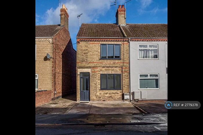3 Bedroom End Of Terrace House To Rent In New Road, Woodston, Peterborough, PE2