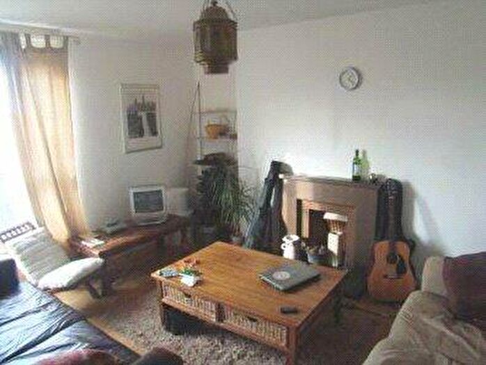 3 Bedroom Apartment To Rent In Bletchley Court, Wenlock Street, Islington, London, N1