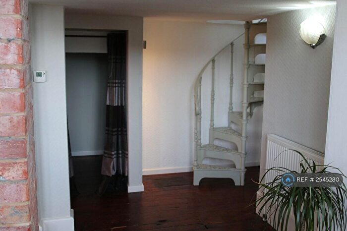 3 Bedroom Penthouse To Rent In Woodhouse Green, Rotherham, S66