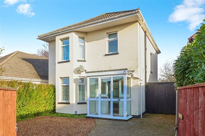 3 Bedroom Detached House For Sale In Mount Road, Bournemouth, BH11