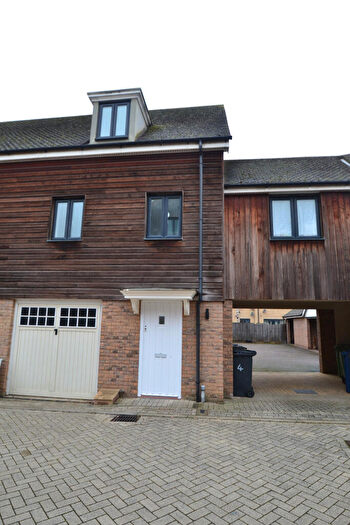 3 Bedroom Town House To Rent In Rosehip Road, Orchard Park, Cambridge, CB4