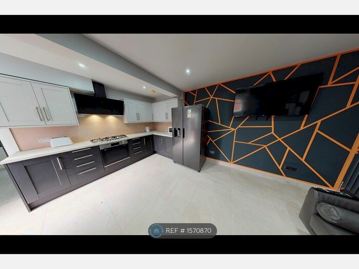 5 Bedroom Semi-Detached House To Rent In Charter Avenue, Coventry, CV4