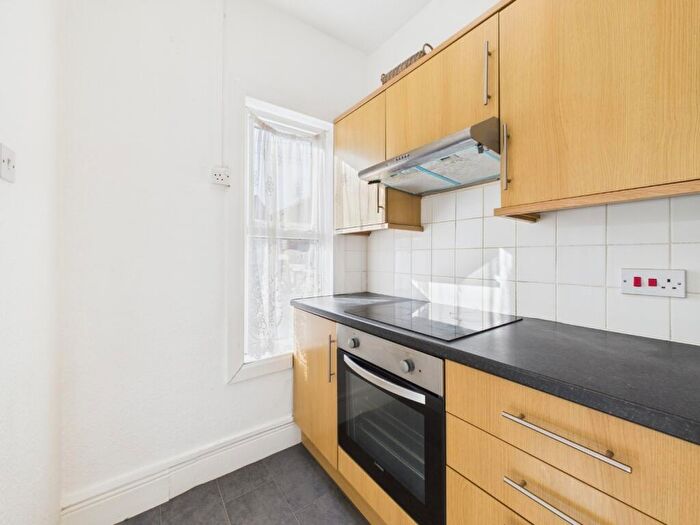 1 Bedroom Apartment For Sale In Whitworth Road, Abington, Northampton, NN1