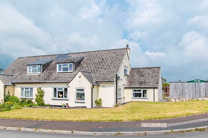 3 Bedroom Semi-Detached Bungalow For Sale In Highway, East Taphouse, PL14