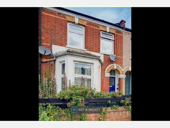 2 Bedroom Flat To Rent In Ferrers Road, London, SW16