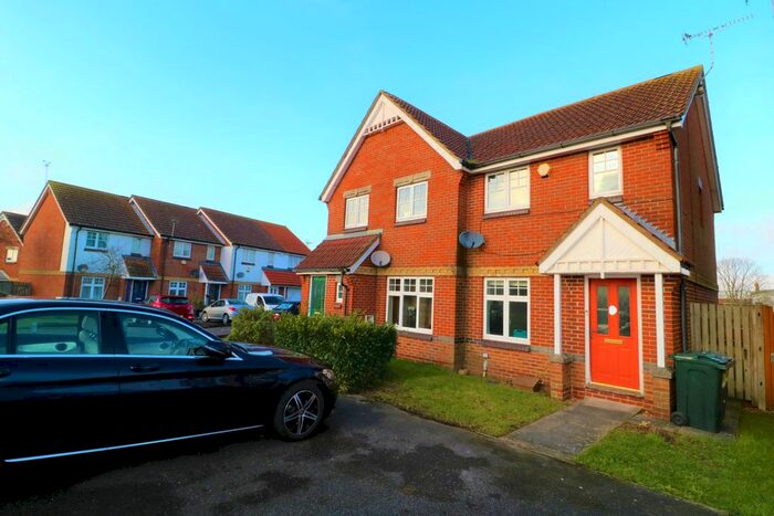 2 Bedroom Semi-Detached House To Rent In Gordon Close, Willesborough TN24