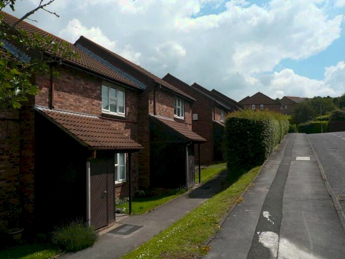 1 Bedroom Flat To Rent In Christchurch Way, Dover, CT16