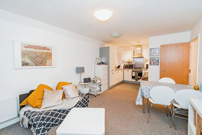 1 Bedroom Flat For Sale In Lindoe Close, Banister Park, Southampton, Hampshire, SO15