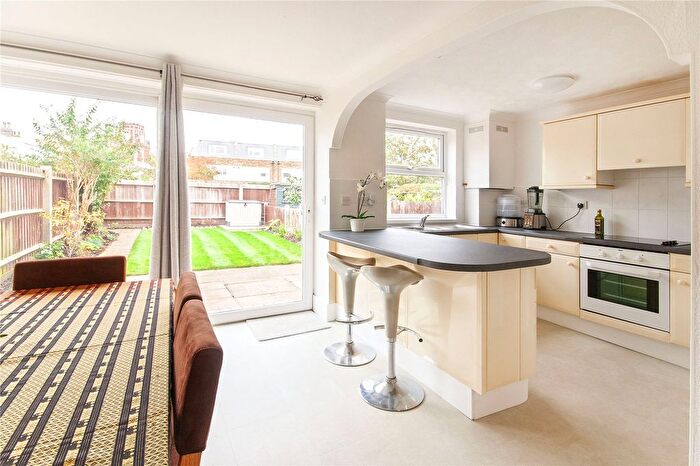 3 Bedroom Property To Rent In Lebanon Gardens, Lebanon Gardens, Putney, SW18