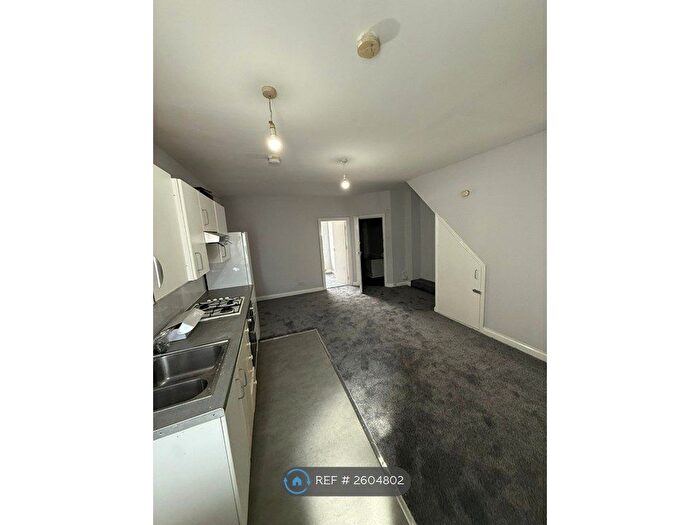 3 Bedroom Flat To Rent In Howard Road, London, SE18