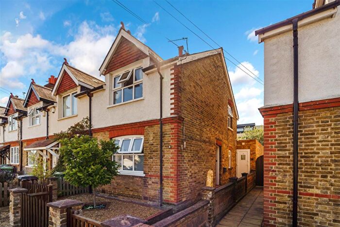 3 Bedroom End Terrace House For Sale In Middle Lane, Epsom, KT17