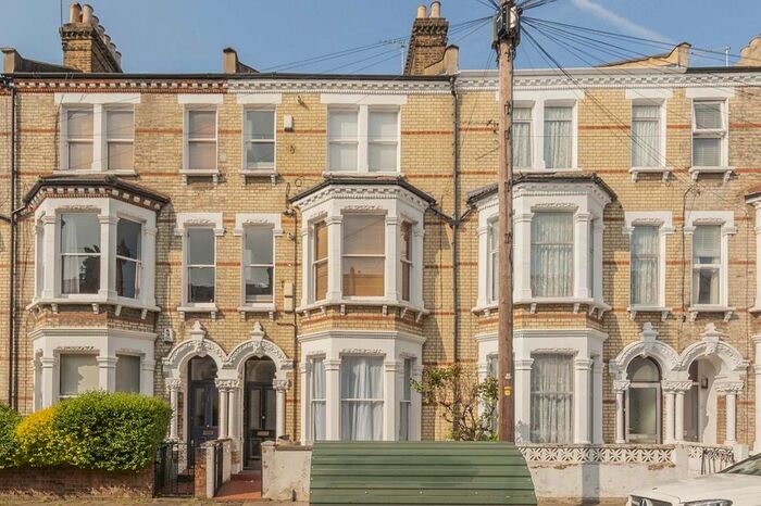 2 Bedroom Flat To Rent In Kenwyn Road, London, SW4