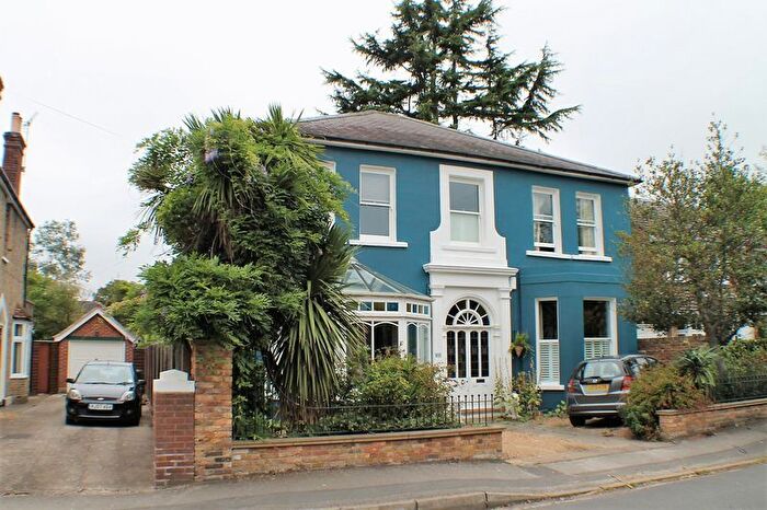 1 Bedroom Flat To Rent In Kent Road, East Molesey, KT8