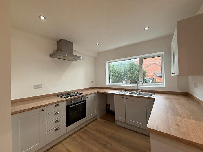 2 Bedroom Flat To Rent In Cowdray Close, Leamington Spa, Warwickshire, CV31