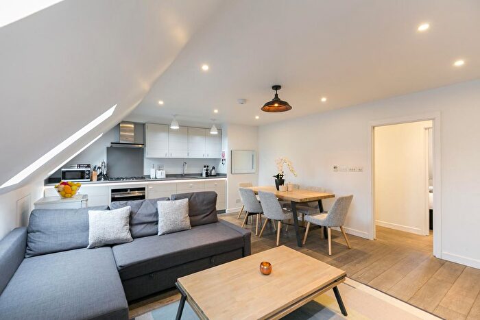 2 Bedroom Flat To Rent In Rathbone Place, London, W1T