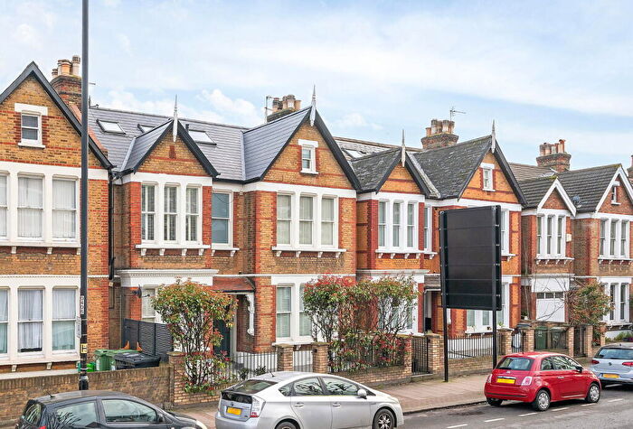 1 Bedroom Flat To Rent In Cavendish Road, Clapham South, SW12