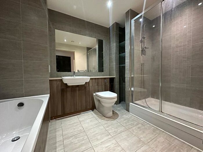 2 Bedroom Flat To Rent In Commander Avenue, Emerald House, NW9