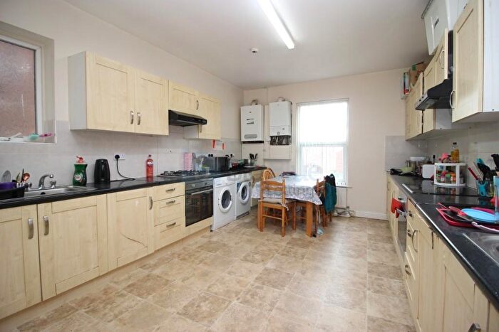 9 Bedroom House To Rent In Cardigan Road, Leeds, LS6