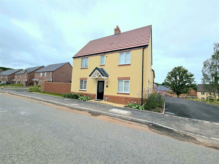 3 Bedroom Detached House For Sale In Acorn Road, Lea Castle