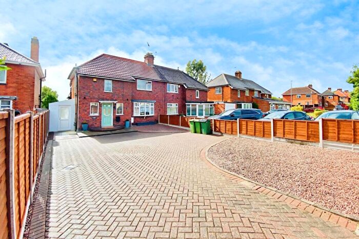 3 Bedroom Semi Detached House For Sale In Braunstone Lane, Leicester, LE3