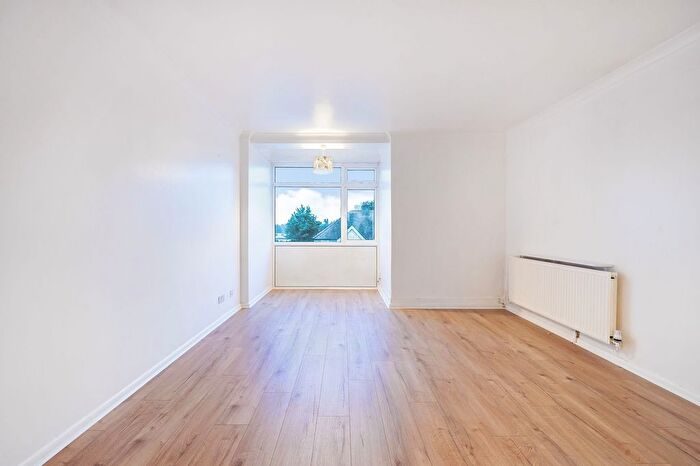 2 Bedroom Flat To Rent In Lavender Avenue, Packham Court Lavender Avenue, KT4