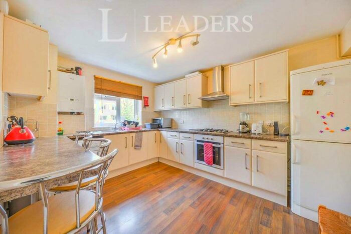 3 Bedroom Maisonette To Rent In The Ridgeway, AL4