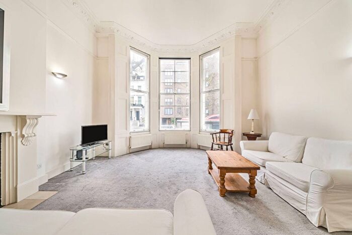 2 Bedroom Flat For Sale In Earls Court Road, Kensington, London, W8