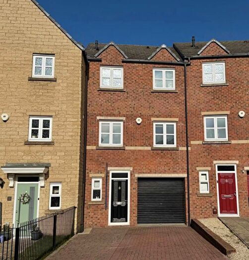 4 Bedroom Town House For Sale In Queens Gate, Consett, DH8