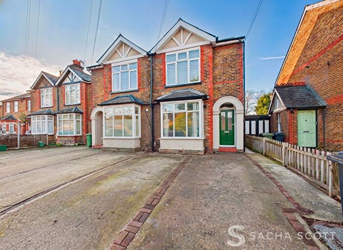 2 Bedroom Flat For Sale In Hook Road, Epsom, KT19