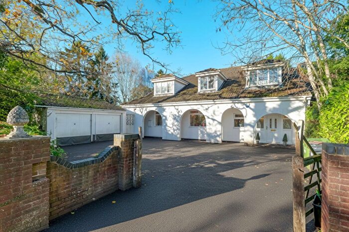 4 Bedroom Detached House For Sale In Dickens Heath Road, Shirley, B90