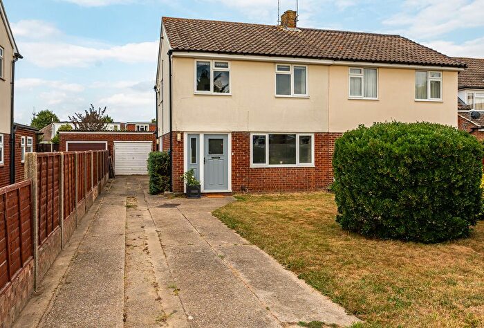 3 Bedroom Semi-Detached House For Sale In Emlyn Road, Horley, Surrey, RH6