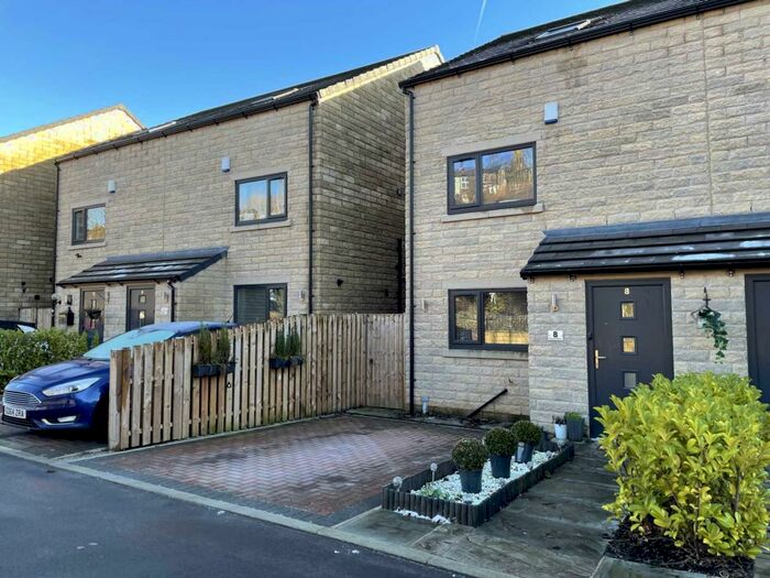 4 Bedroom Semi-Detached House To Rent In Woodend Manor, Mossley, OL5