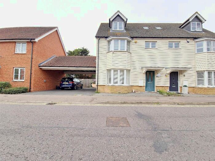 4 Bedroom Semi-Detached House To Rent In Juliette Mews, Romford, Essex, RM1