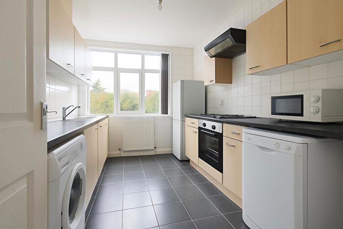 3 Bedroom Flat To Rent In Grosvenor Road, Jesmond, Newcastle Upon Tyne, NE2