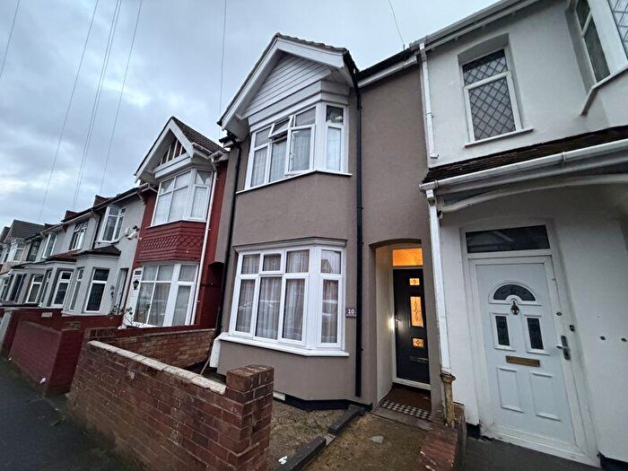 3 Bedroom Terraced House For Sale In Mansfield Road, Luton, LU4