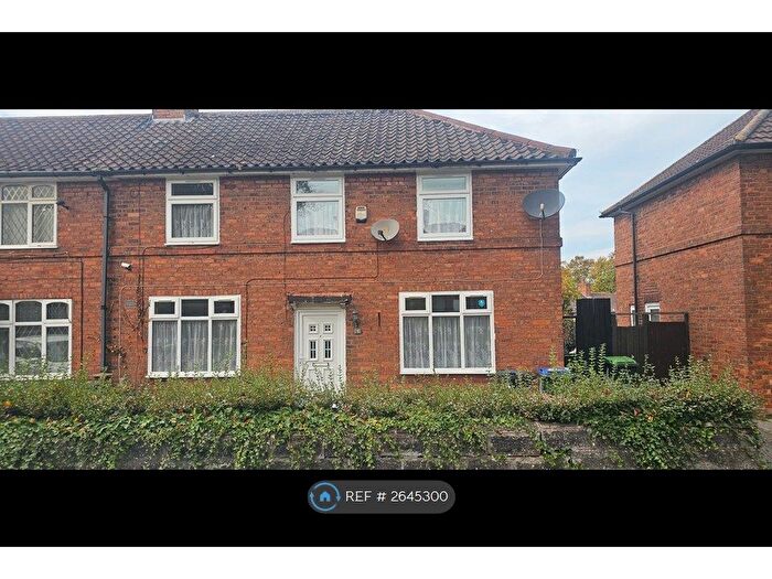 3 Bedroom Semi-Detached House To Rent In West Bromwich, West Bromwich, B71