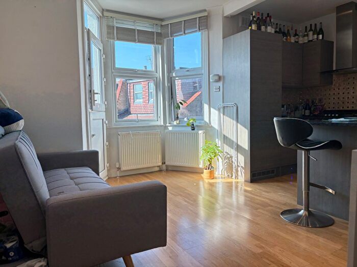 2 Bedroom Flat To Rent In Fulham Palace Road, Fulham, London, W6