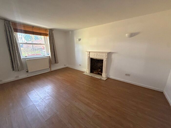 1 Bedroom Flat To Rent In Croydon Road, Wallington, SM6