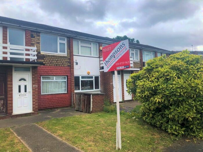 2 Bedroom Flat To Rent In High Street, Harlington, Hayes, UB3