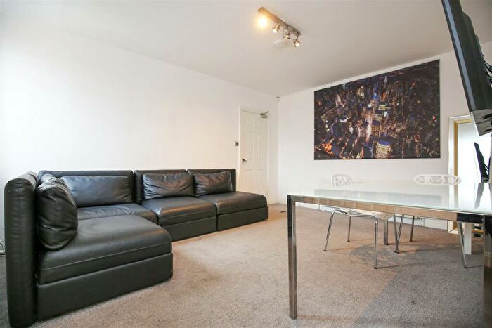 5 Bedroom Maisonette To Rent In (£pppw) Newlands Road, Jesmond, Newcastle Upon Tyne, NE2