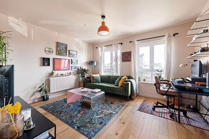 1 Bedroom Flat For Sale In Hopkins Road, Leyton, E10