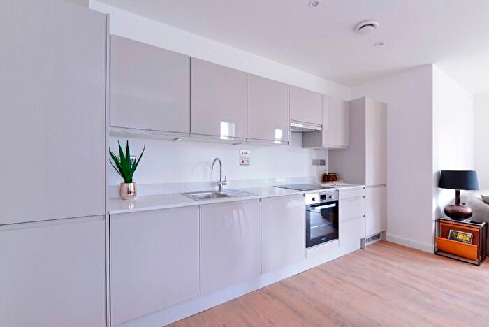 2 Bedroom Flat To Rent In Thackeray Lane, Godalming, GU7