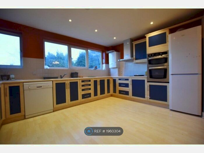 4 Bedroom Semi-Detached House To Rent In Westfield Avenue, Watford, WD24