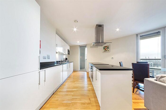 2 Bedroom Apartment To Rent In Quadrant Walk, Canary Wharf, London, E14