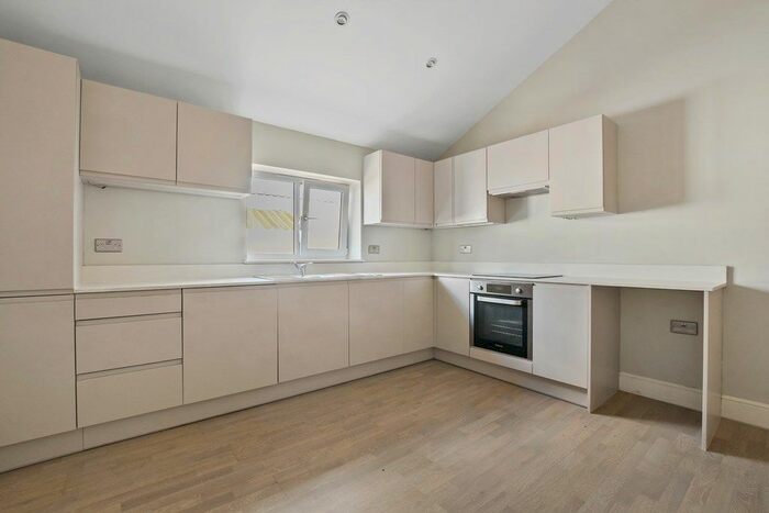 2 Bedroom Flat To Rent In Waterloo Road, London, London, NW2