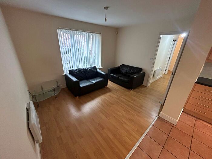 2 Bedroom Apartment To Rent In Chapel Gardens, L5