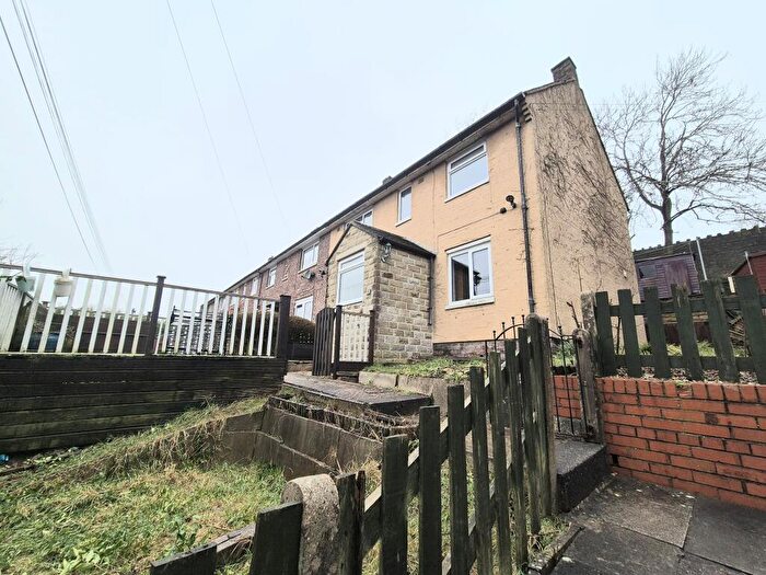 3 Bedroom House To Rent In Grove Crescent, Luddendenfoot, Halifax, HX2