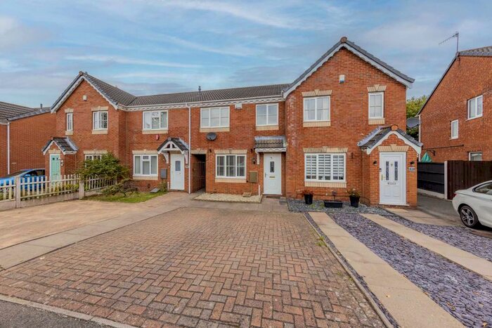 3 Bedroom Town House To Rent In Waterdale Grove, Meir Hay, Stoke On Trent, ST3