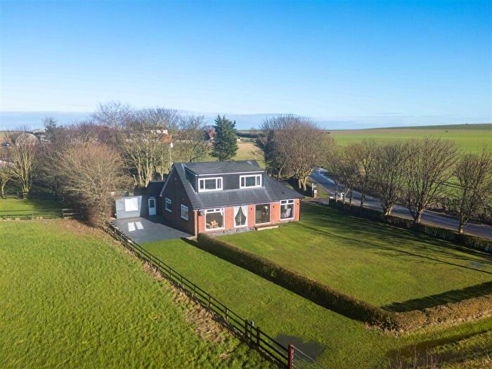 3 Bedroom Detached Bungalow For Sale In Spring Farm Bungalow, Out Newton, HU19