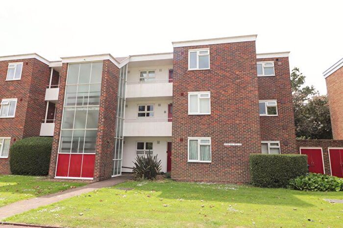 2 Bedroom Apartment For Sale In Jupps Lane, Worthing, BN12